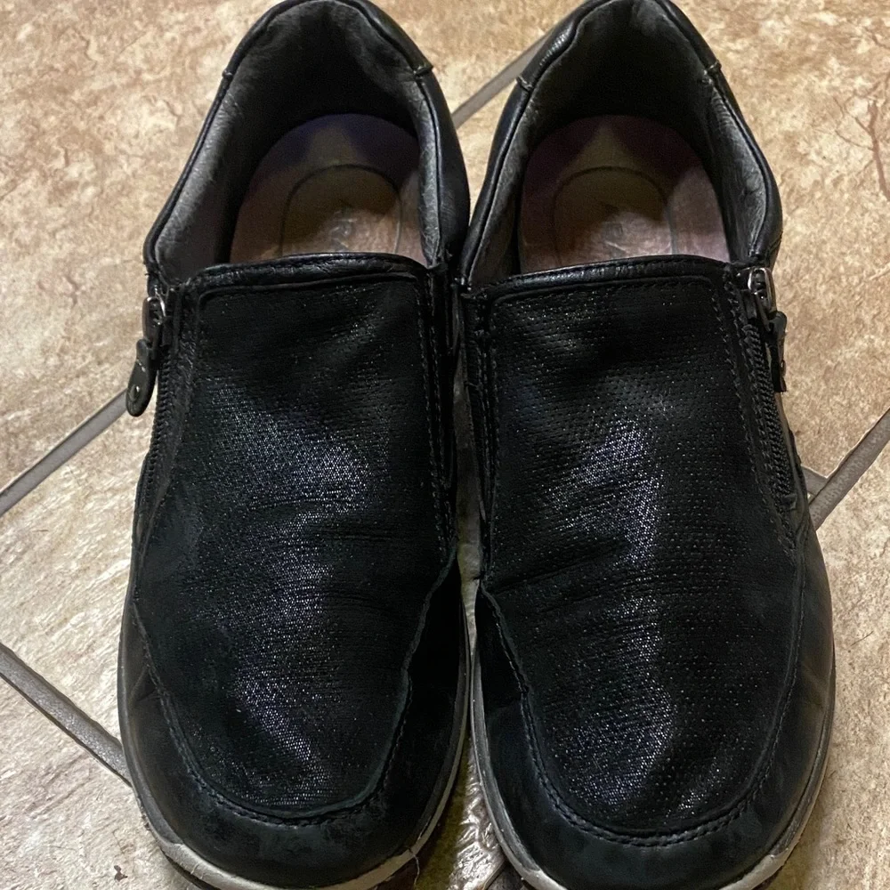Aravon Women’s 9.5 Black Leather Slip-On Loafers